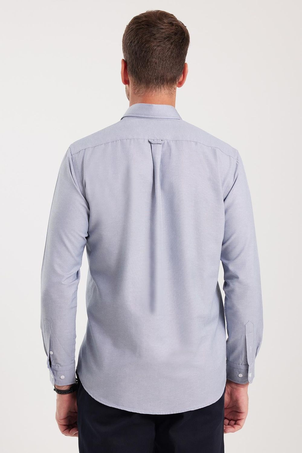 Erkek Regular Fit Klasik Kesim Oxford Doku Yaka Düğmeli Cepli Nakışlı Gömlek