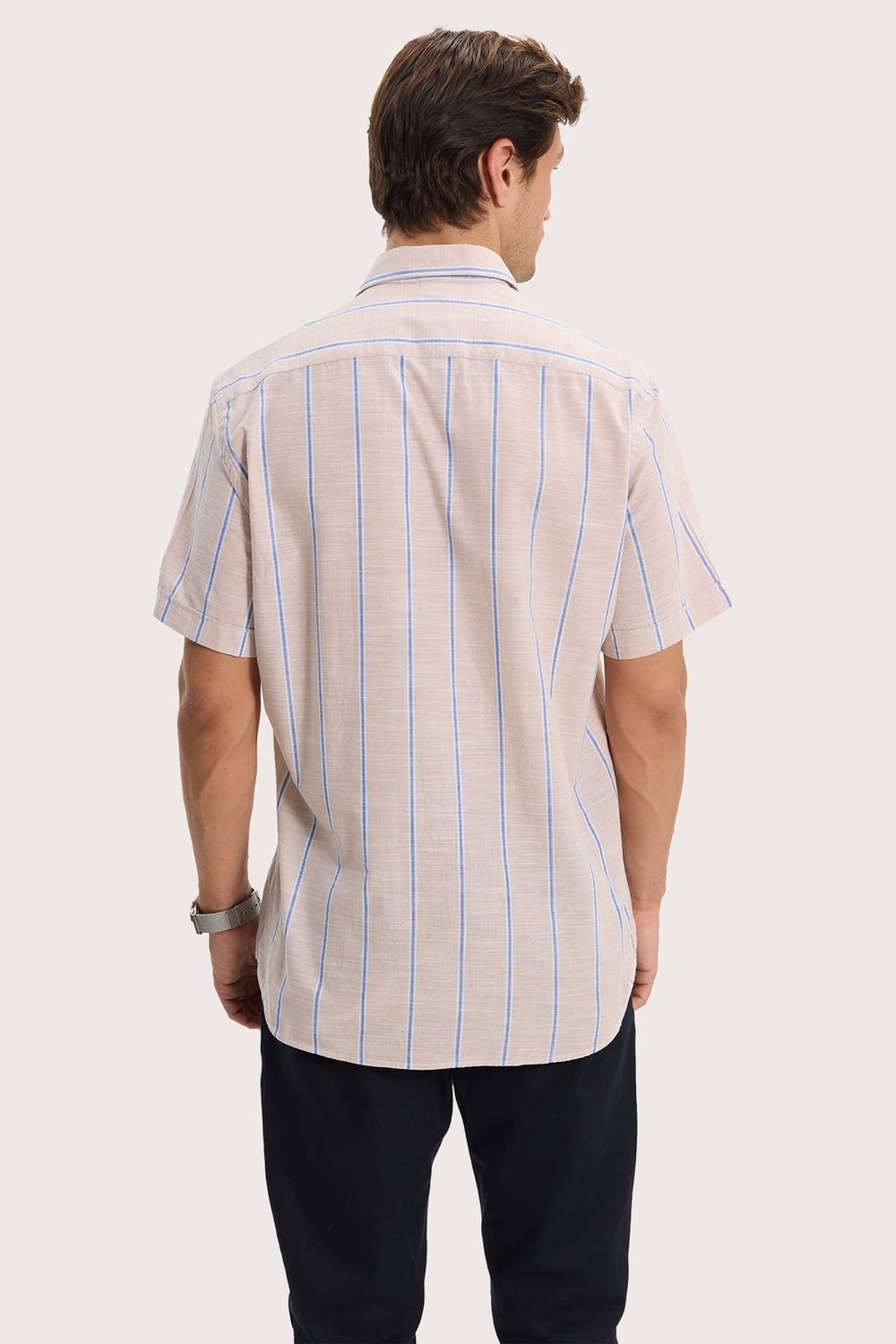 Erkek Regular Fit Klasik Kesim Oversize %100 Pamuk Keten Doku Tek Cepli Çizgili Kısa Kollu Bej Gömlek