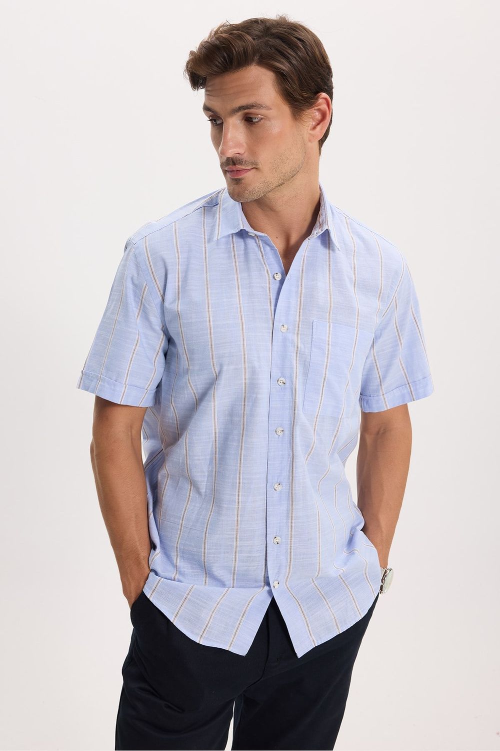 Erkek Regular Fit Klasik Kesim Oversize %100 Pamuk Keten Doku Tek Cepli Çizgili Kısa Kollu Mavi Gömlek