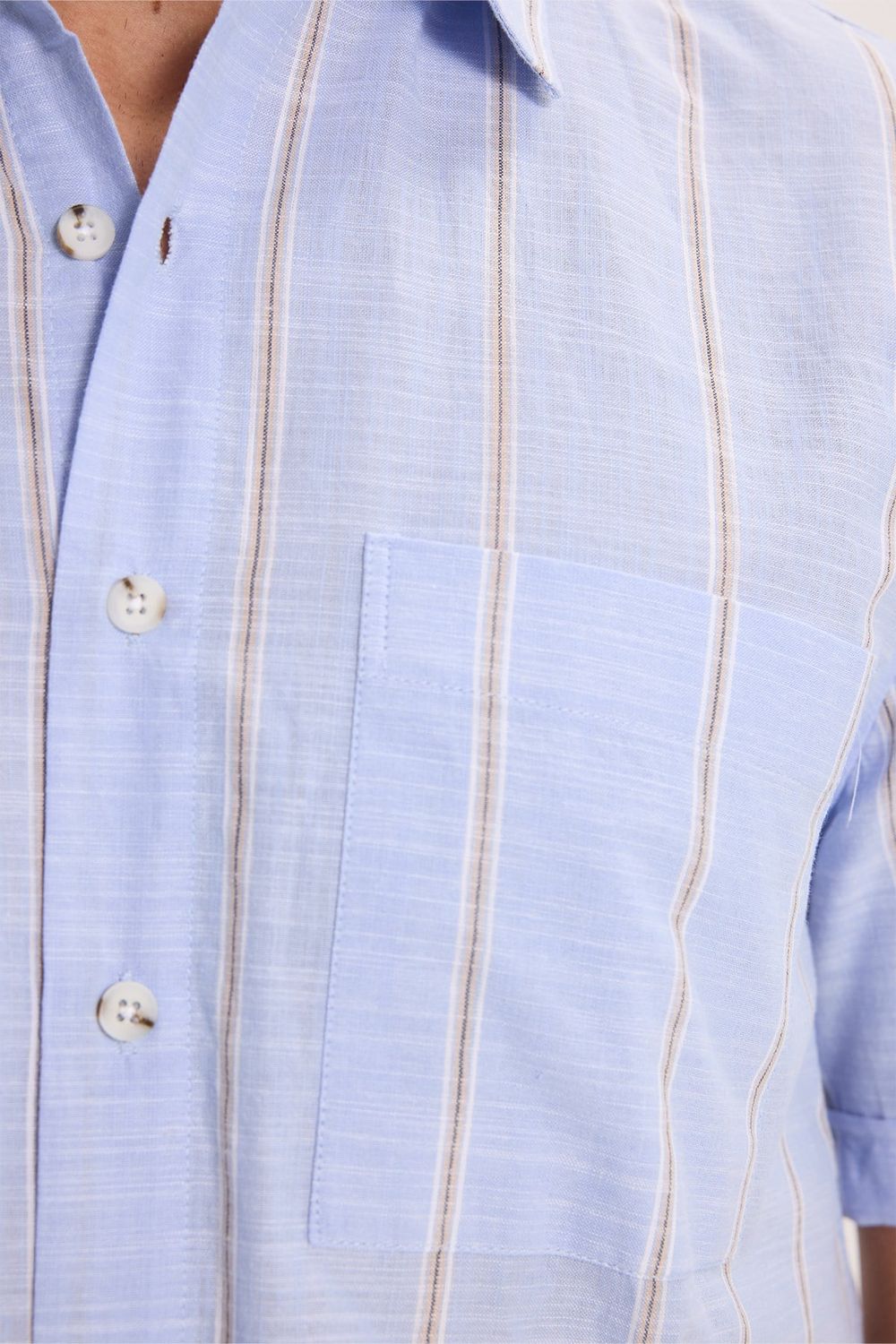 Erkek Regular Fit Klasik Kesim Oversize %100 Pamuk Keten Doku Tek Cepli Çizgili Kısa Kollu Mavi Gömlek