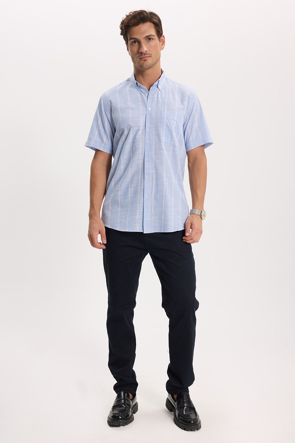 Erkek Regular Fit Klasik Kesim Oversize %100 Pamuk Keten Doku Tek Cepli Çizgili Kısa Kollu Mavi Gömlek