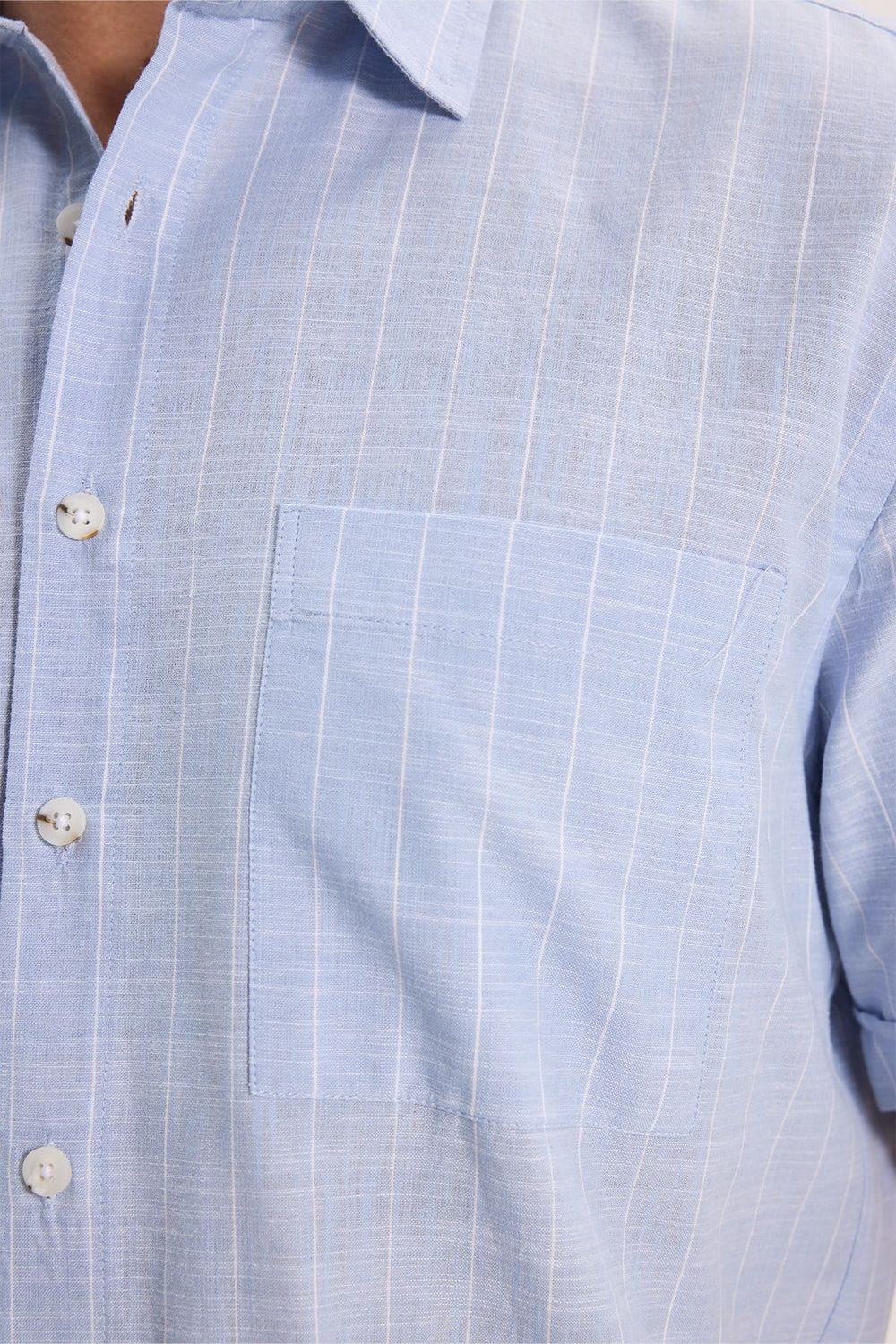 Erkek Regular Fit Klasik Kesim Oversize %100 Pamuk Keten Doku Tek Cepli Çizgili Kısa Kollu Mavi Gömlek