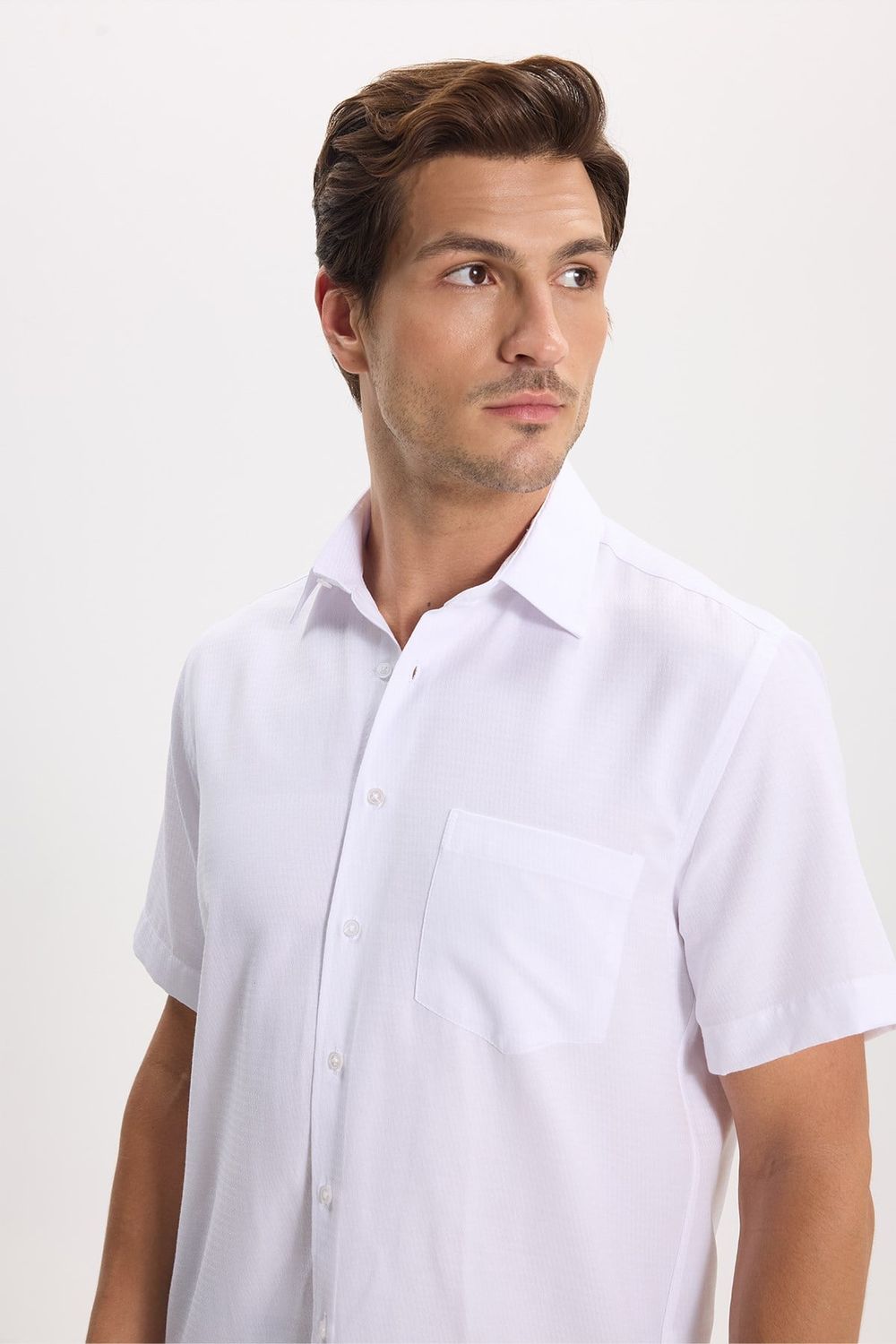Erkek Regular Fit Klasik Kesim Pamuklu Kısa Kollu Armürlü Beyaz Gömlek