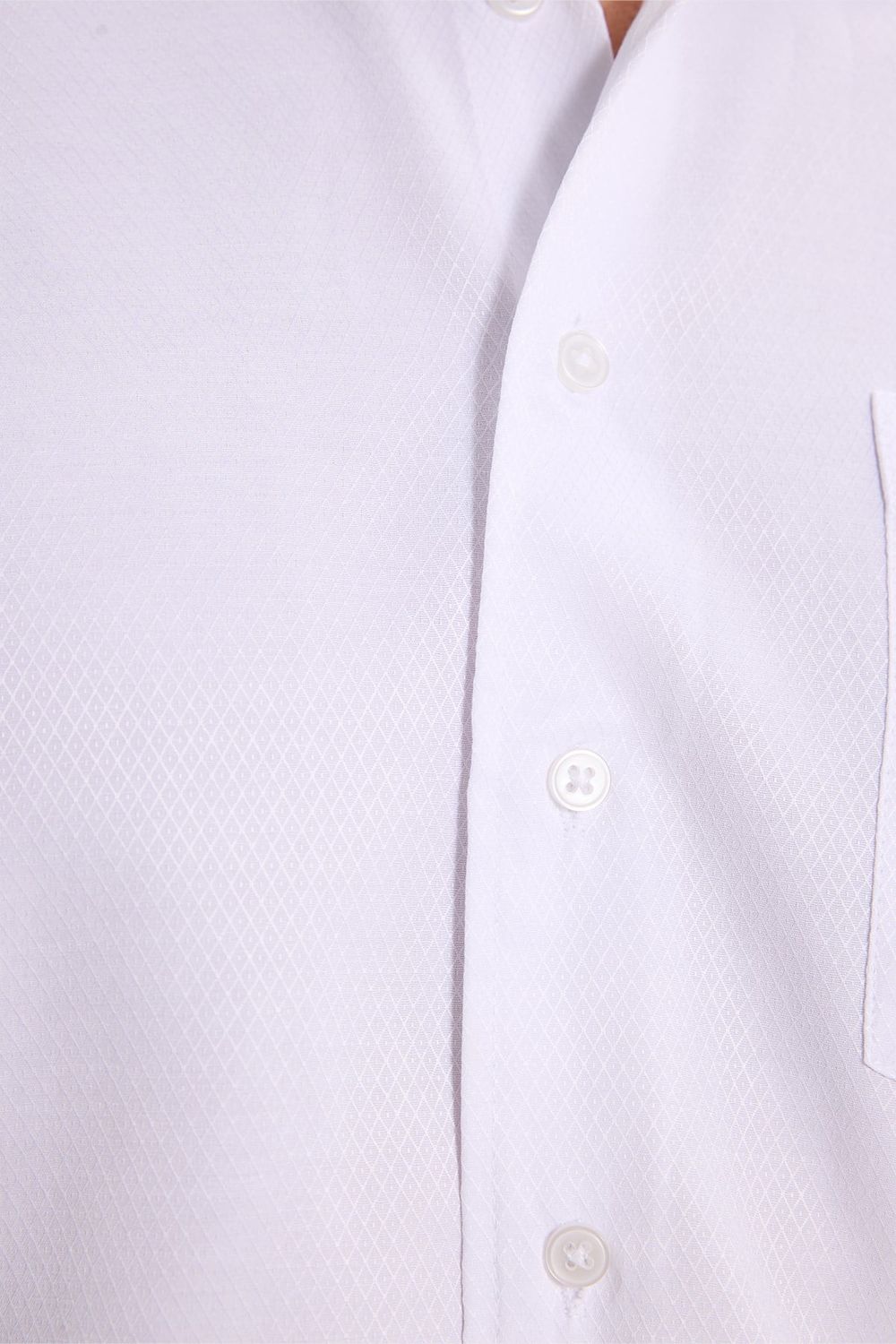 Erkek Regular Fit Klasik Kesim Pamuklu Kısa Kollu Armürlü Cepli Beyaz Gömlek