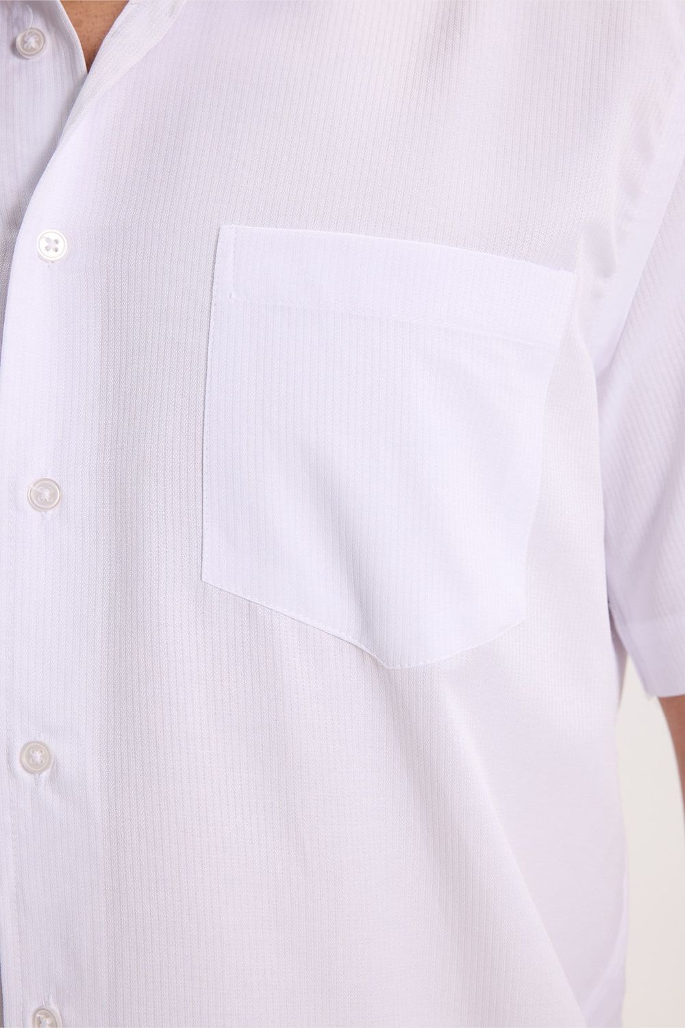 Erkek Regular Fit Klasik Kesim Pamuklu Kısa Kollu Armürlü Beyaz Gömlek