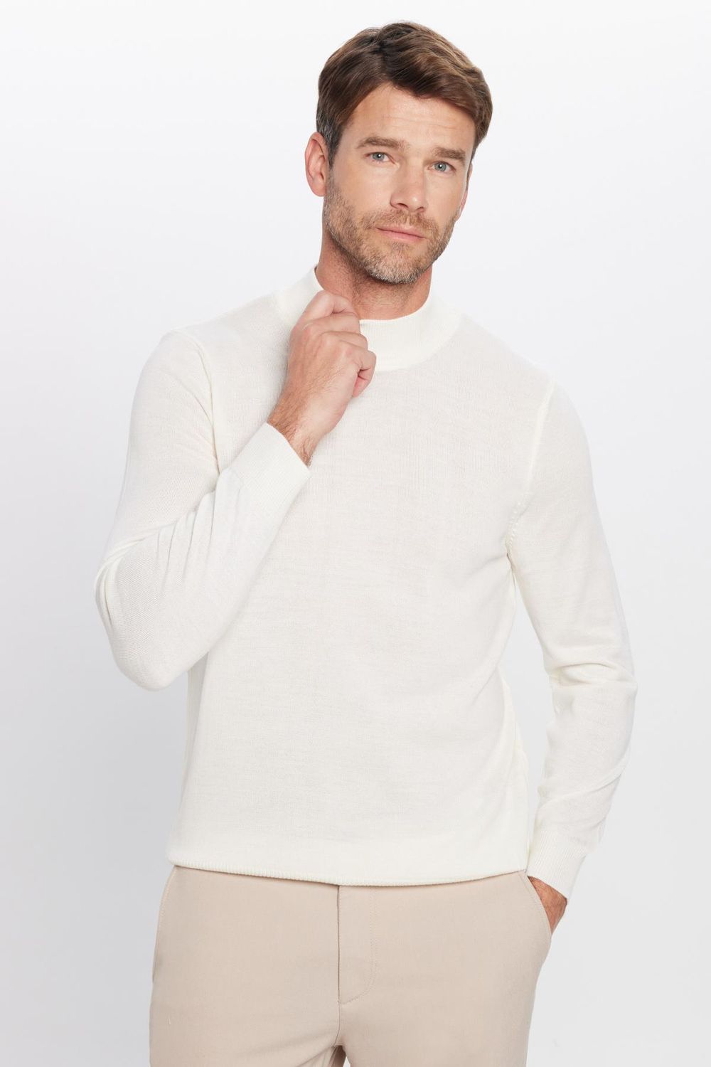 Erkek Slim Fit Dar Kesim Yarım Balıkçı Yaka Düz Beyaz Triko Kazak