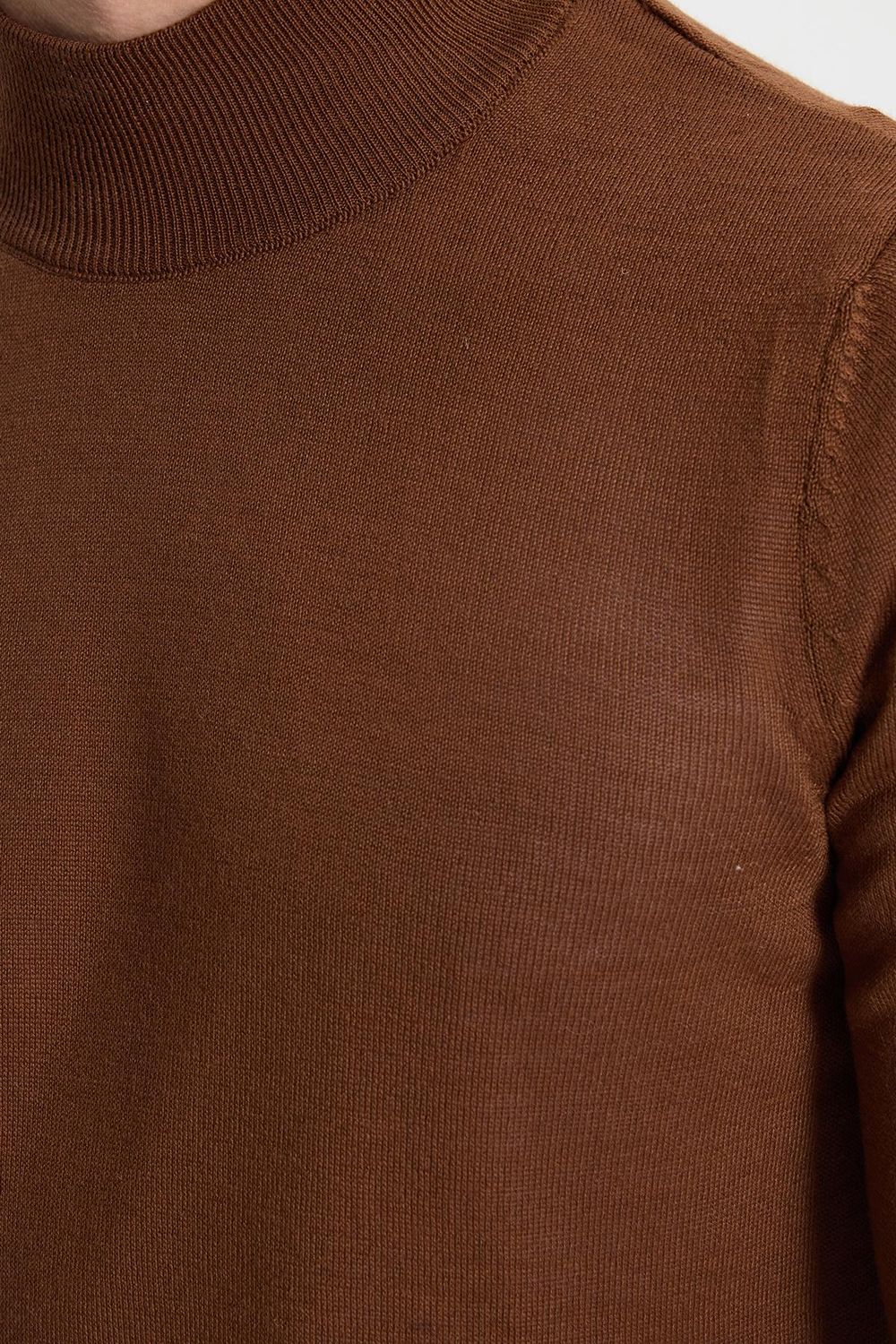 Erkek Standart Fit Normal Kesim Yarım Balıkçı Yaka Düz Kahverengi Triko Kazak