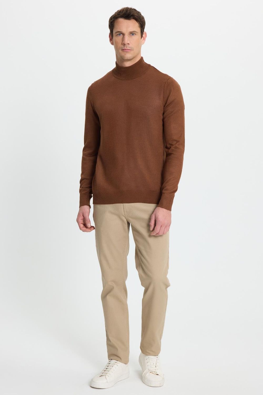 Erkek Standart Fit Normal Kesim Yarım Balıkçı Yaka Düz Kahverengi Triko Kazak