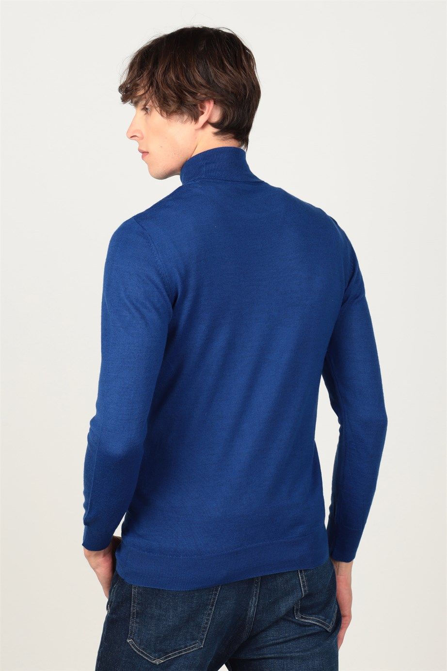 Slim Fit Dar Kesim Tam Balıkçı Yaka Kendinden Desenli İnce Yün Erkek Kazak