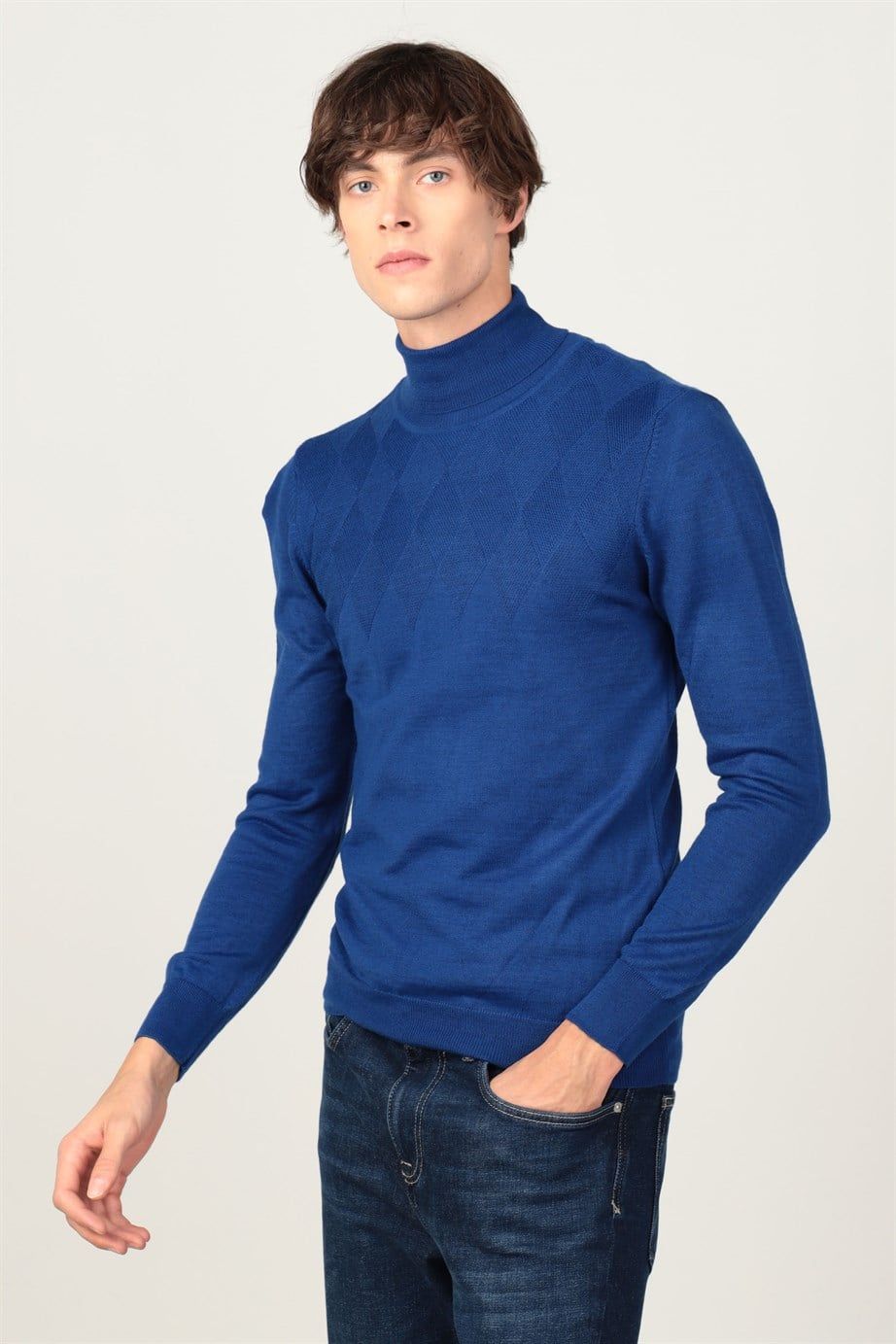 Slim Fit Dar Kesim Tam Balıkçı Yaka Kendinden Desenli İnce Yün Erkek Kazak