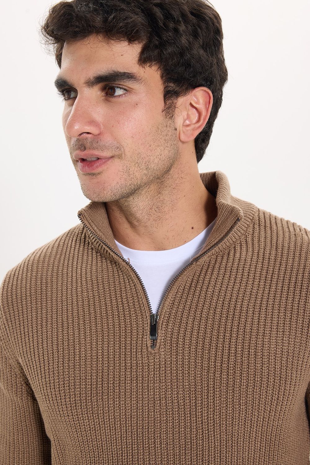 Erkek Slim Fit Dar Kesim Fermuarlı Koyu Vizon Dik Yaka Triko Kazak