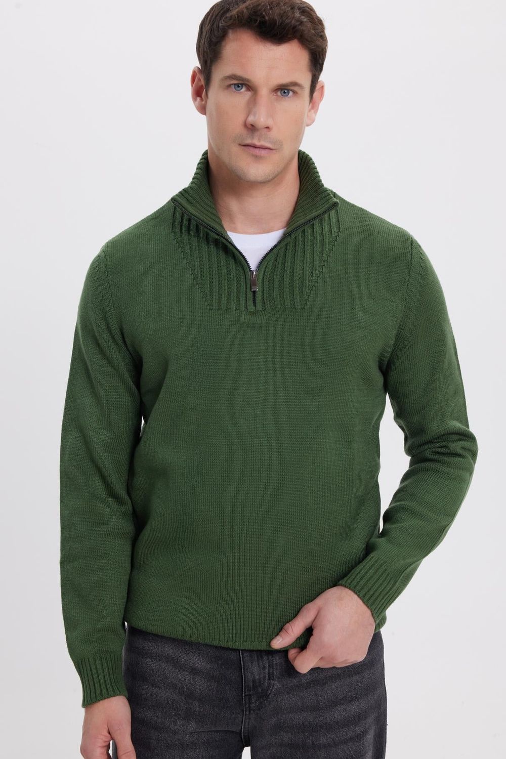 Erkek Slim Fit Dar Kesim Armürlü Fermuarlı Yeşil Dik Yaka Kazak