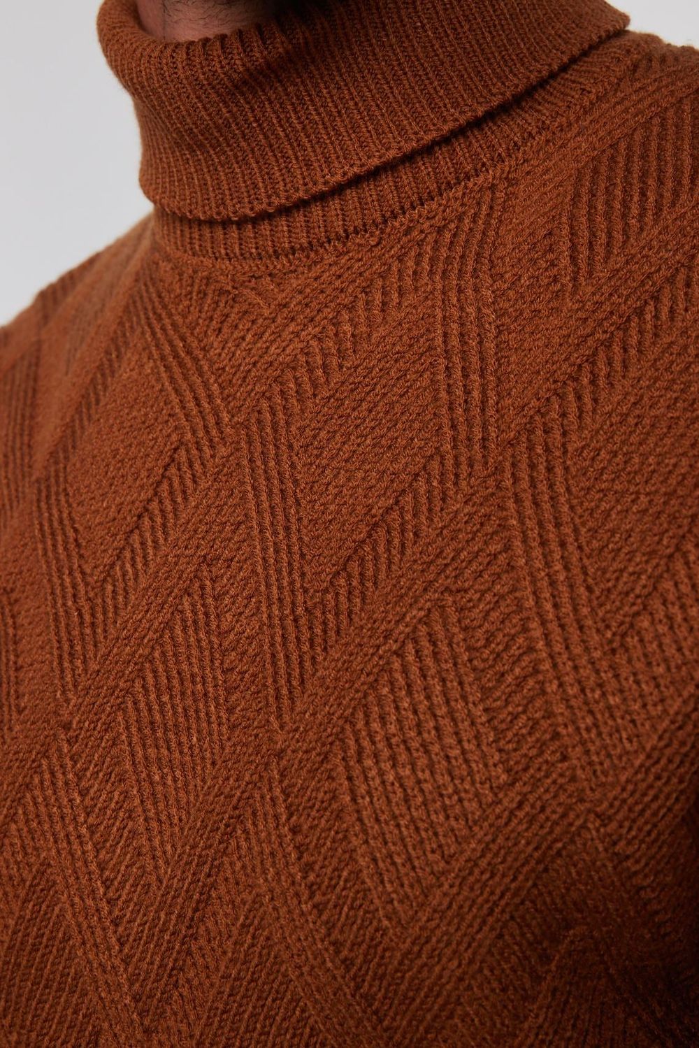 Slim Fit Dar Kesim Tam Balıkçı Yaka Desenli Kahverengi Erkek Triko Triko Kazak
