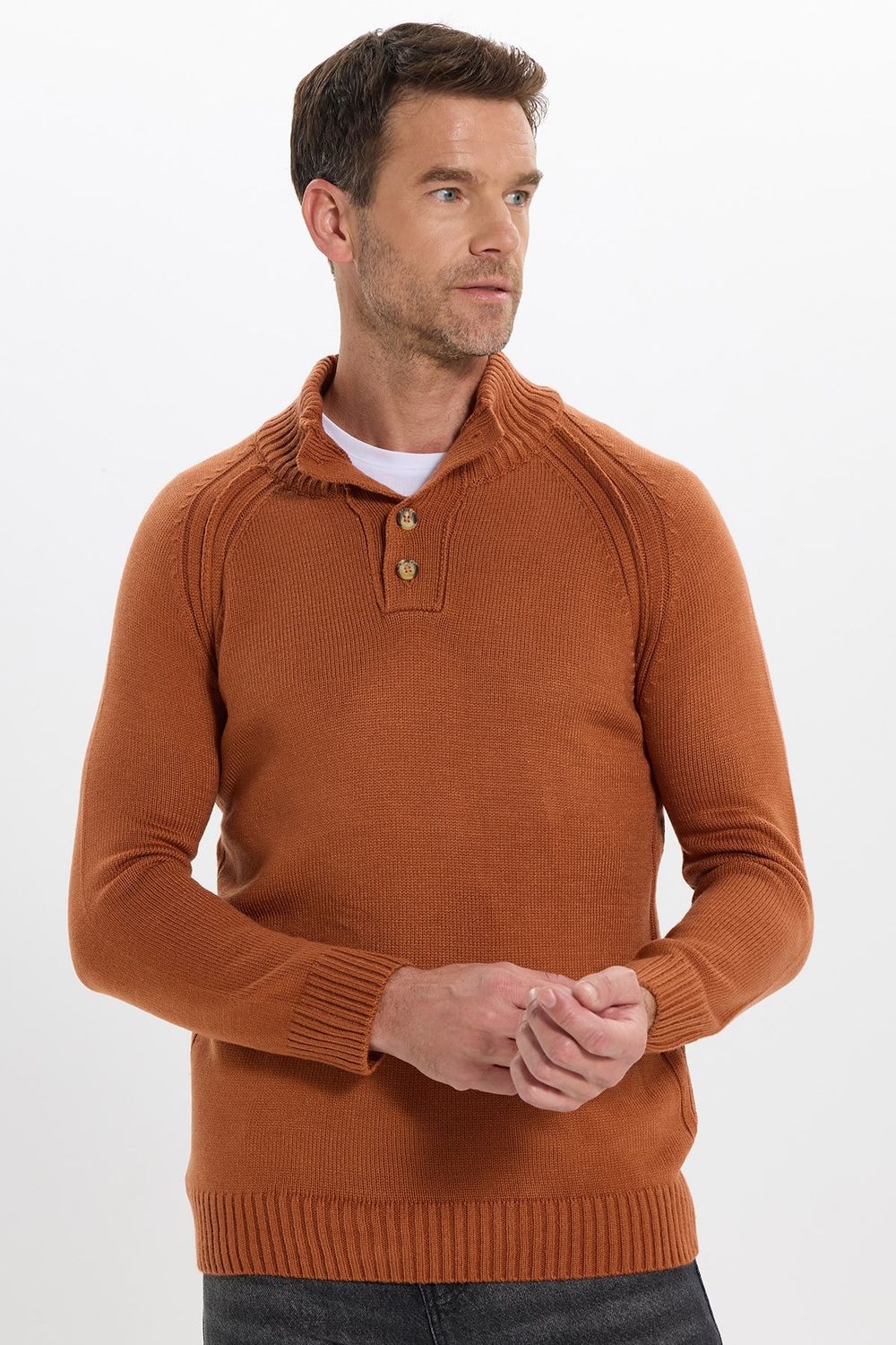 Erkek Slim Fit Dar Kesim Dik Yaka Düğmeli Tarçın Triko Kazak