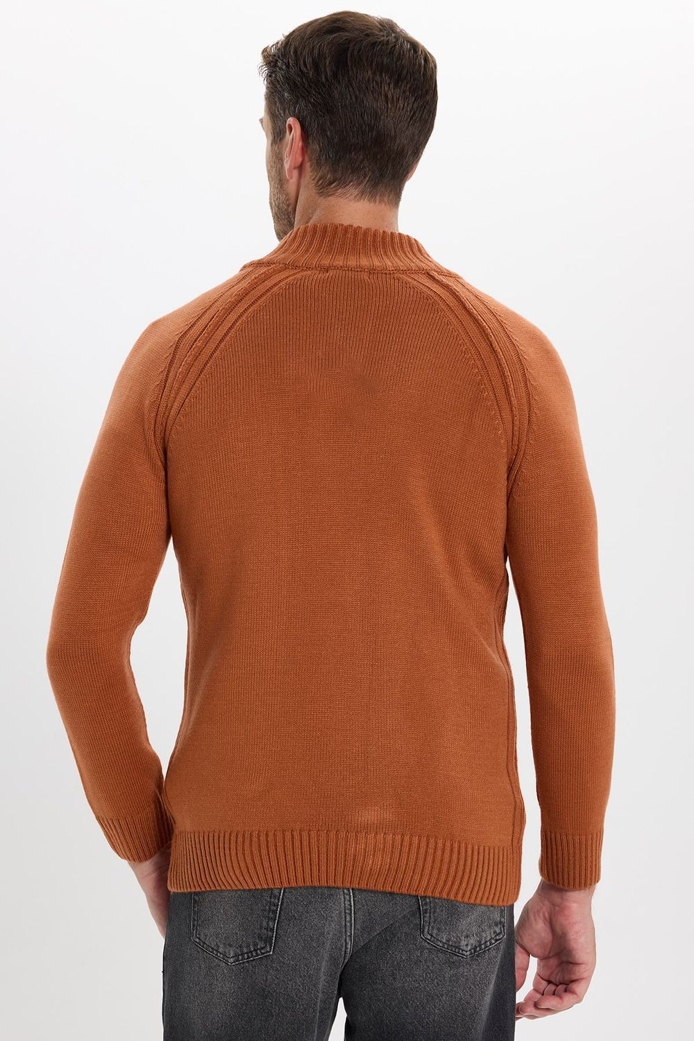 Erkek Slim Fit Dar Kesim Dik Yaka Düğmeli Tarçın Triko Kazak