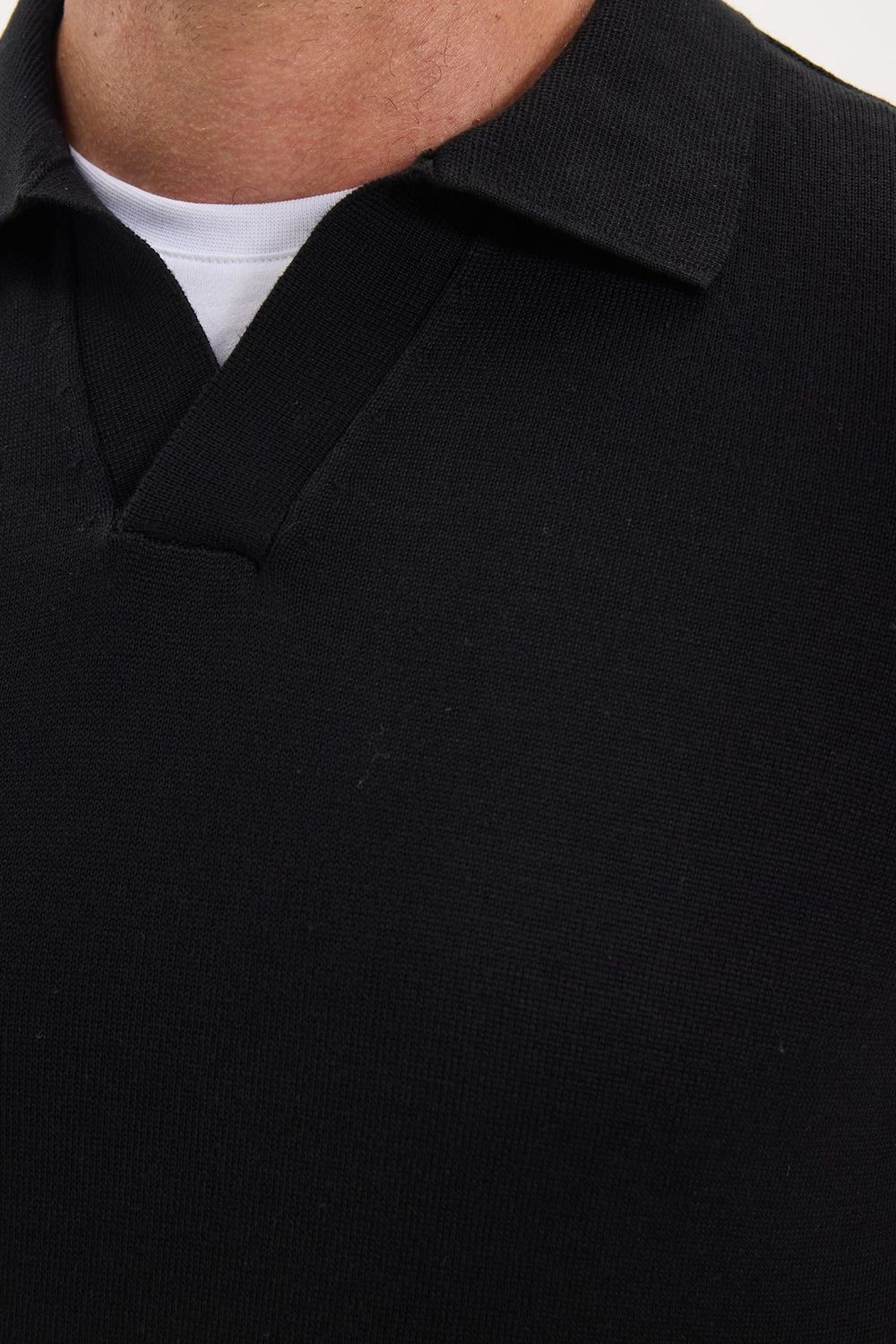Erkek Standart Fit Normal Kesim Polo V Yaka Siyah Triko Kazak