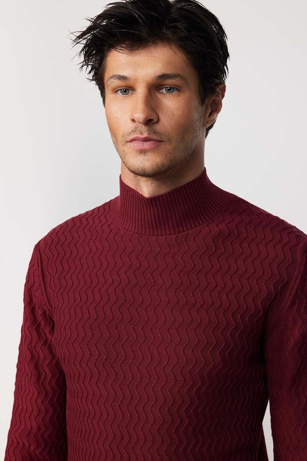 Slim Fit Dar Kesim Yarım Balıkçı Yaka Desenli Tüylenmeyen Bordo Erkek Triko Kazak