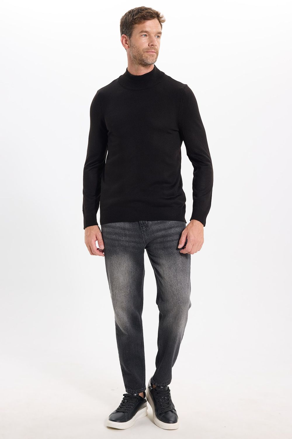 Erkek Slim Fit Dar Kesim Yumuşak Dokulu Tüylenmeyen Siyah Yarım Balıkçı Yaka Triko Kazak
