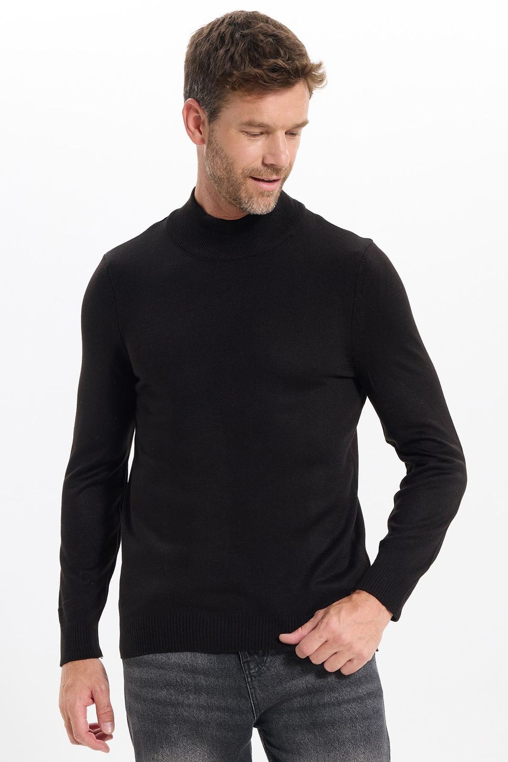 Erkek Slim Fit Dar Kesim Yumuşak Dokulu Tüylenmeyen Siyah Yarım Balıkçı Yaka Triko Kazak