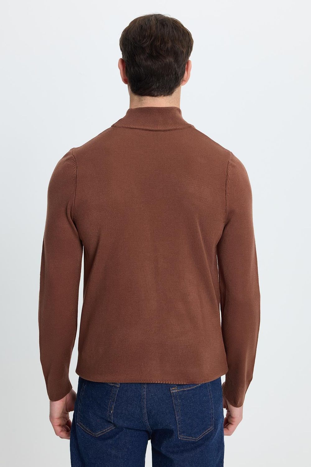 Erkek Slim Fit Dar Kesim Yumuşak Dokulu Tüylenmeyen Kahverengi Yarım Balıkçı Yaka Triko Kazak
