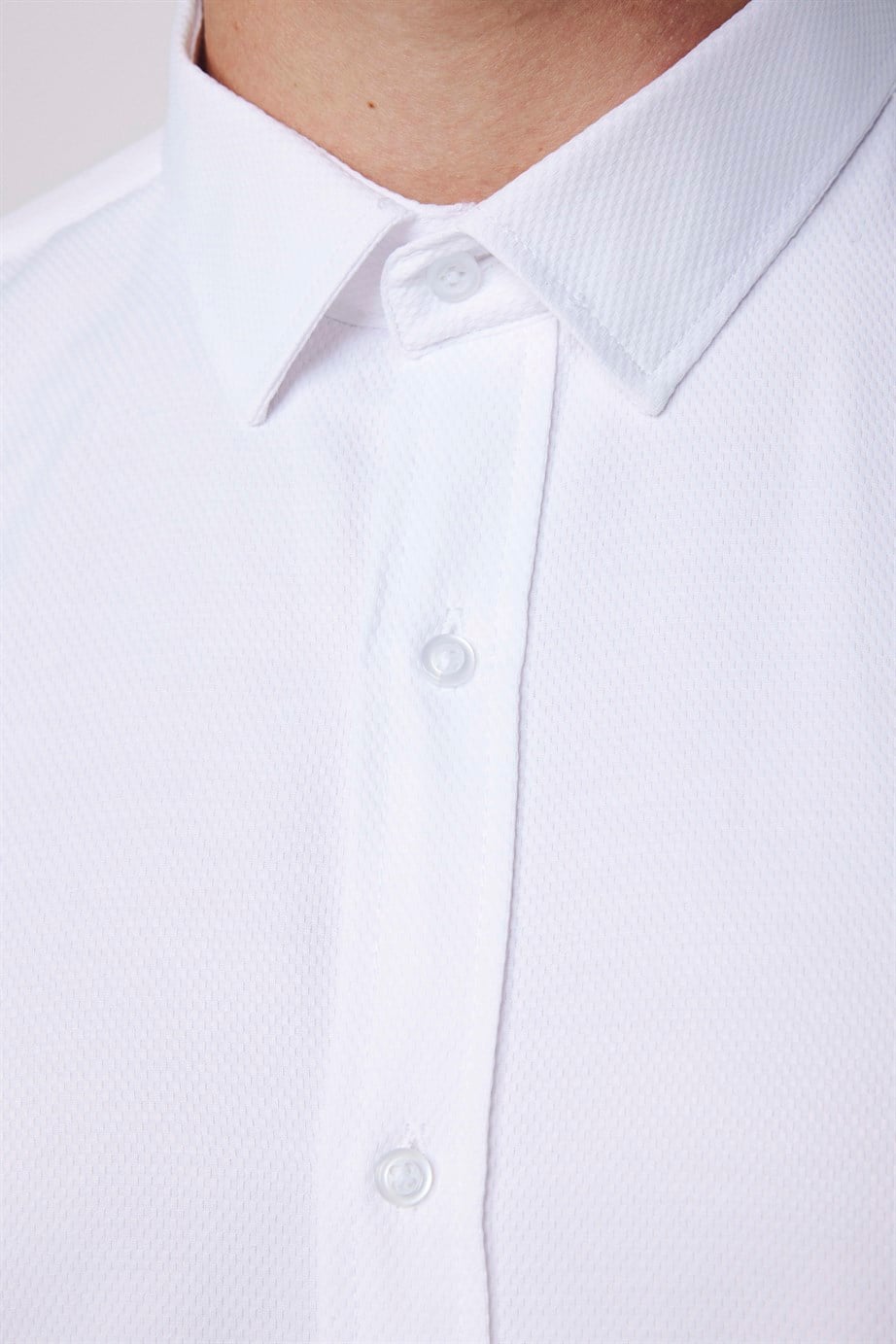 Modern Slim Fit Pamuklu Kolay Ütü Armürlü Erkek Beyaz Gömlek