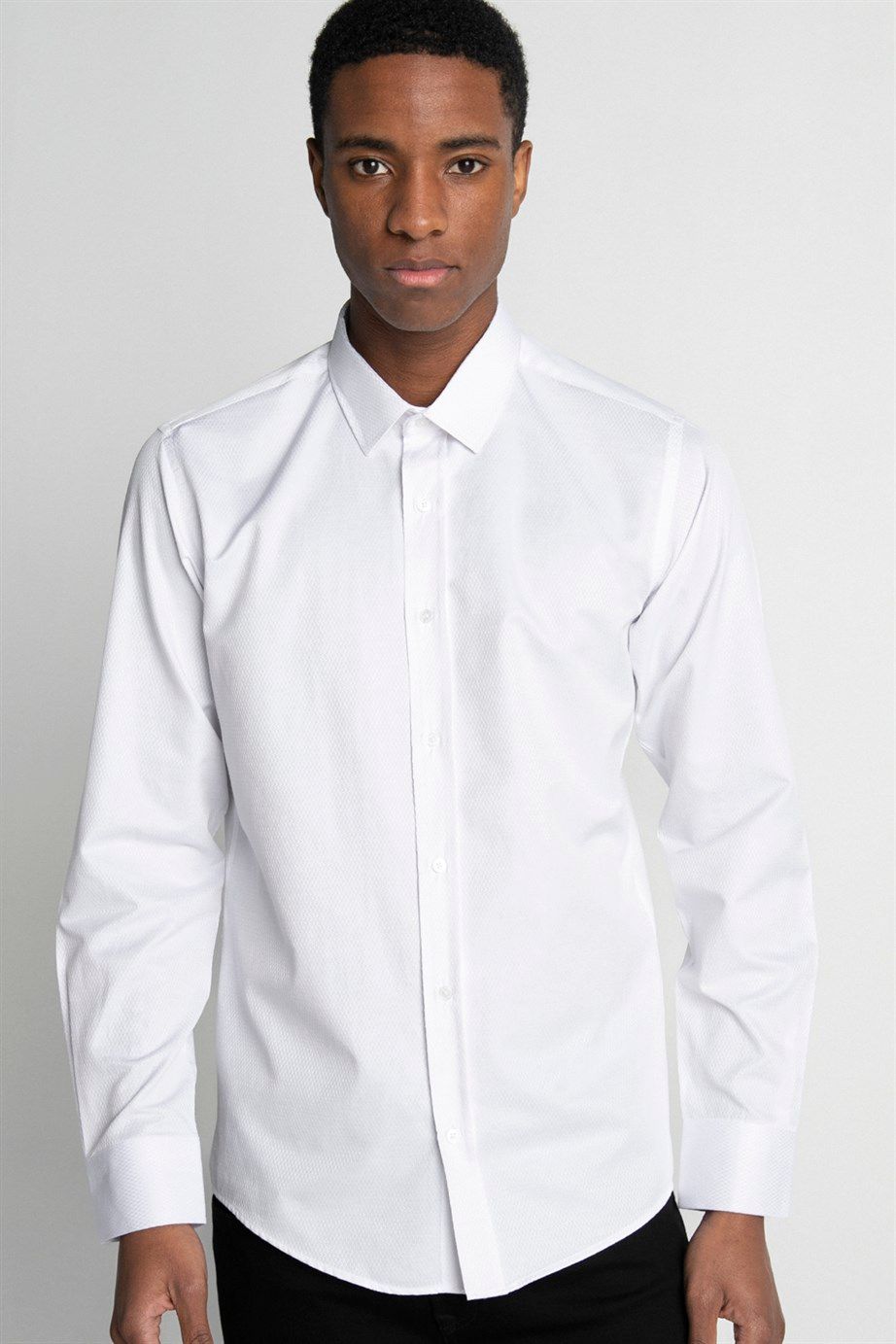 Modern Slim Fit Pamuklu Kolay Ütü Armürlü Erkek Beyaz Gömlek