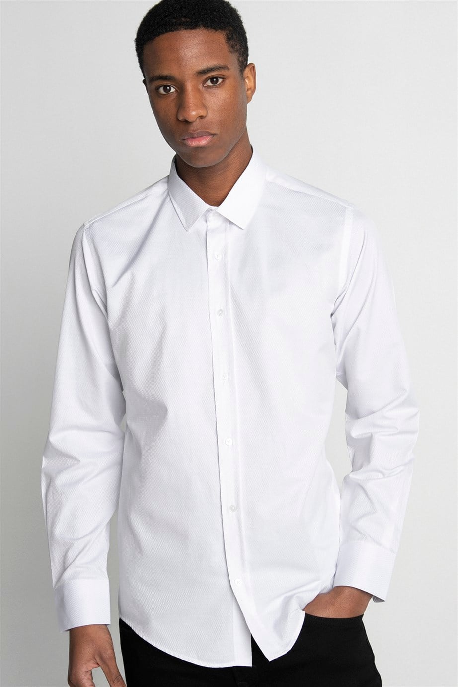 Modern Slim Fit Pamuklu Kolay Ütü Armürlü Erkek Beyaz Gömlek