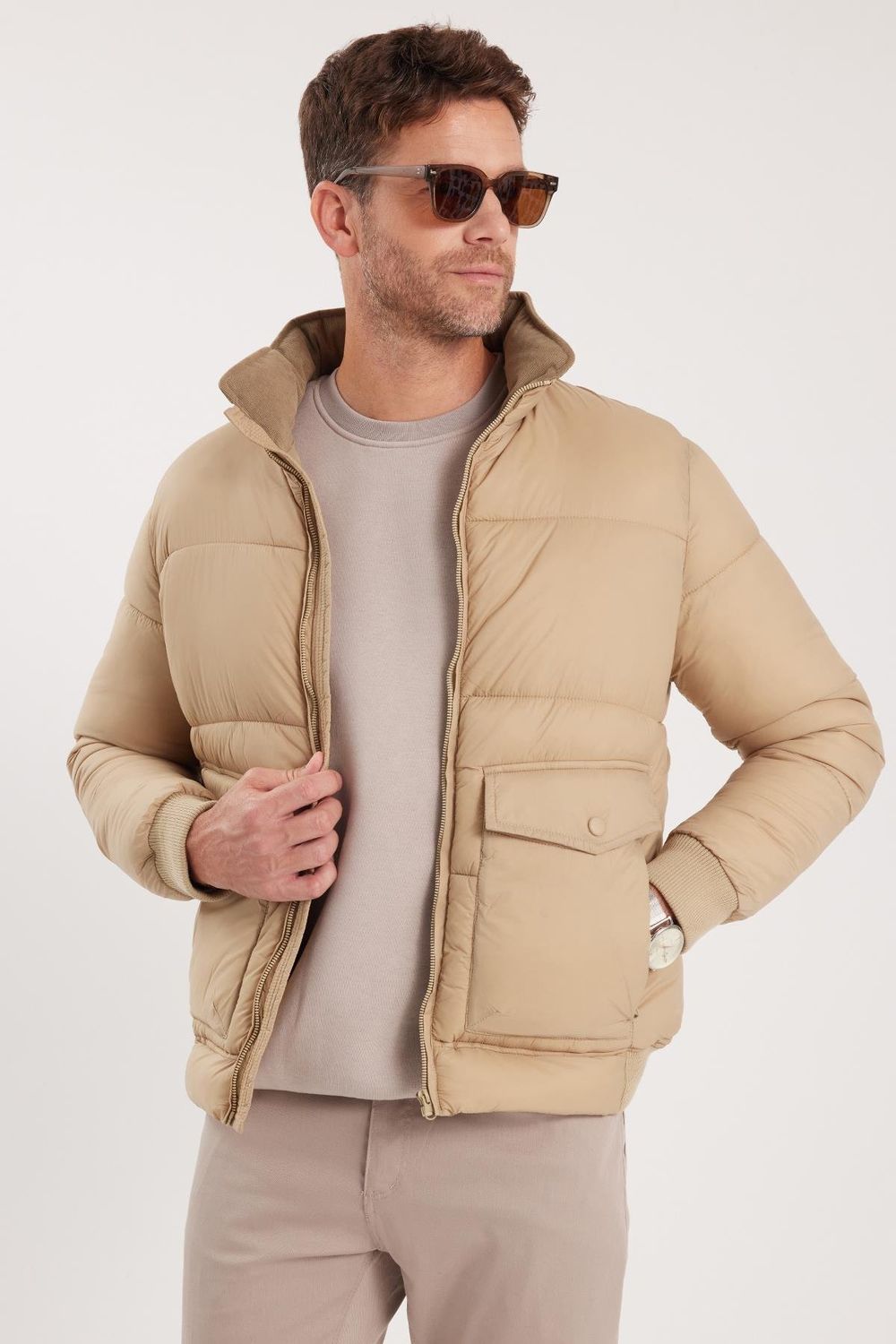 Erkek Regular Fit Klasik Kesim Çift Cepli Lastikli Dik Yaka Bej Mont