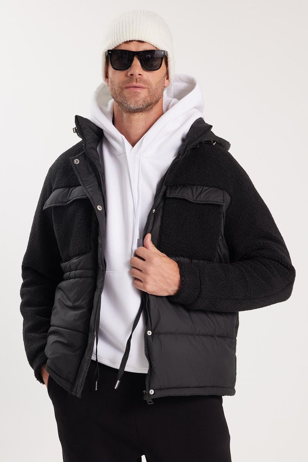 Erkek Regular Fit Klasik Kesim Kapüşonlu Fermuarlı Çıtçıt Kapamalı Siyah Mont