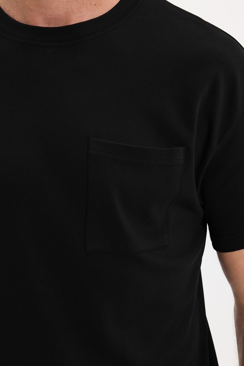 OVERSIZE SHORT SLV PLAIN CREW NECK WITH POCKET T-SHIRT