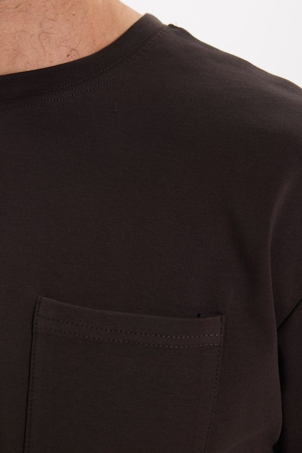 Erkek Oversize Geniş Kesim Pamuklu Kısa Kol Likralı Cepli Kahverengi Bisiklet Yaka Tişört