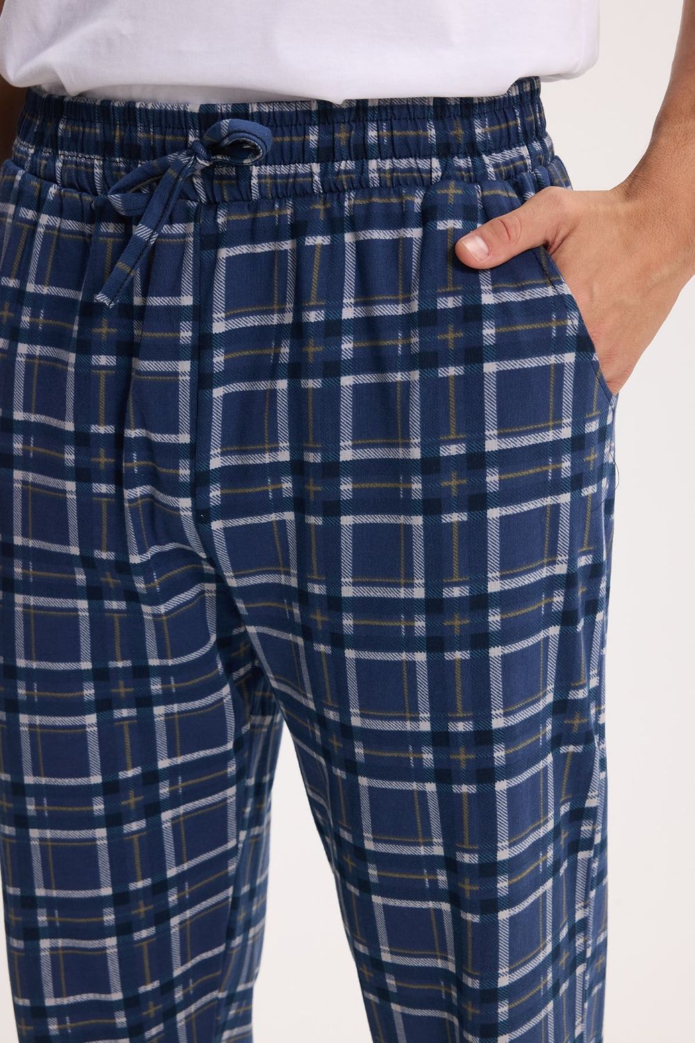 Erkek Standart Fit Normal Kesim Pamuklu Kareli Beli Bağcıklı Cepli  Lacivert Pijama Altı