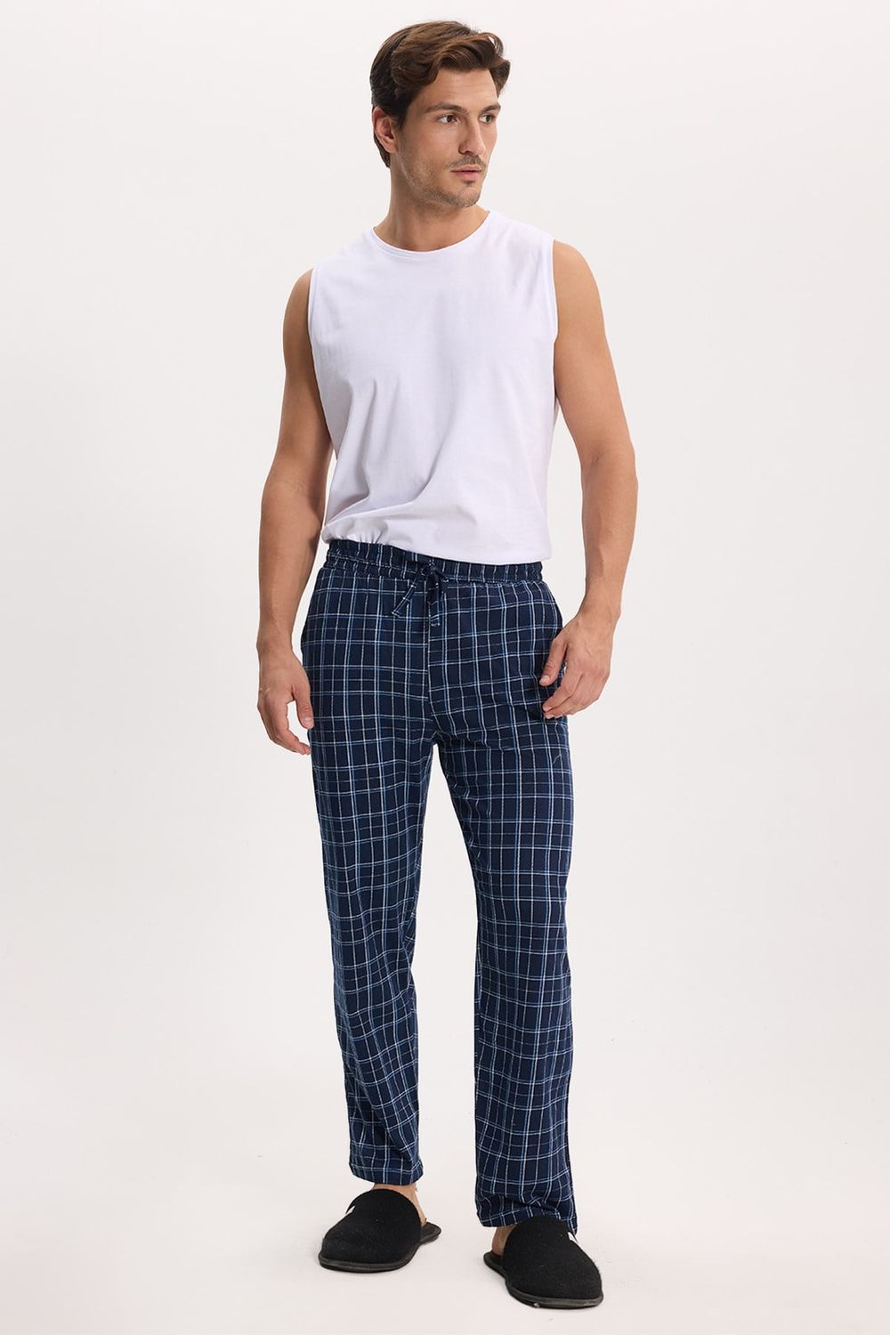 Erkek Standart Fit Normal Kesim Pamuklu Kareli Beli Bağcıklı Cepli  Lacivert Pijama Altı