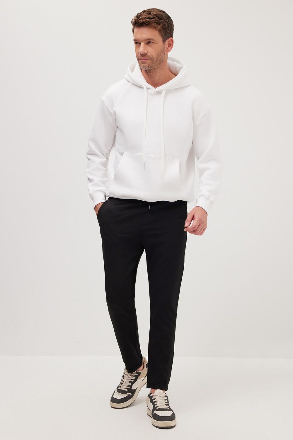 Erkek Slim Fit Dar Kesim Pamuklu Lastikli Beli Bağcıklı Siyah Pantolon