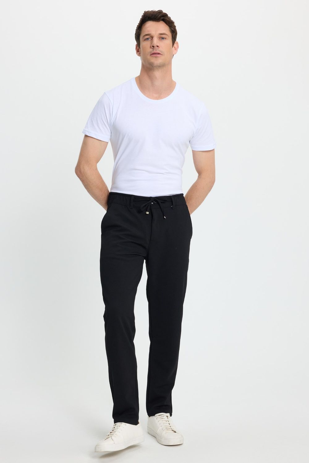 Erkek Slim Fit Dar Kesim Beli Lastikli Bağcık Detaylı Siyah Pantolon