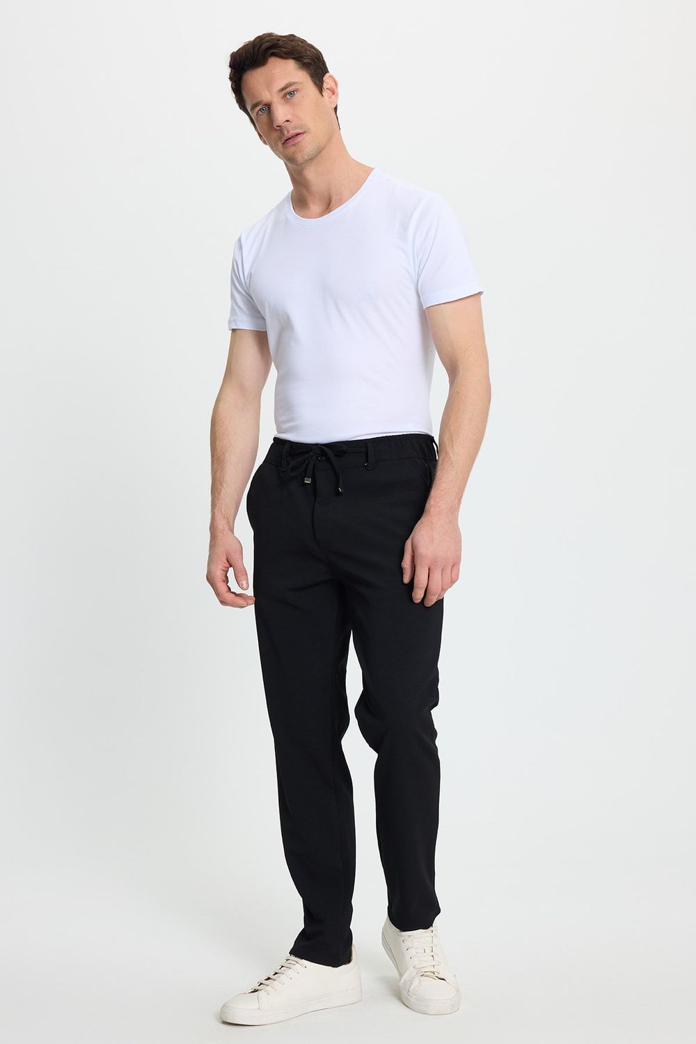 Erkek Slim Fit Dar Kesim Beli Lastikli Bağcık Detaylı Siyah Pantolon