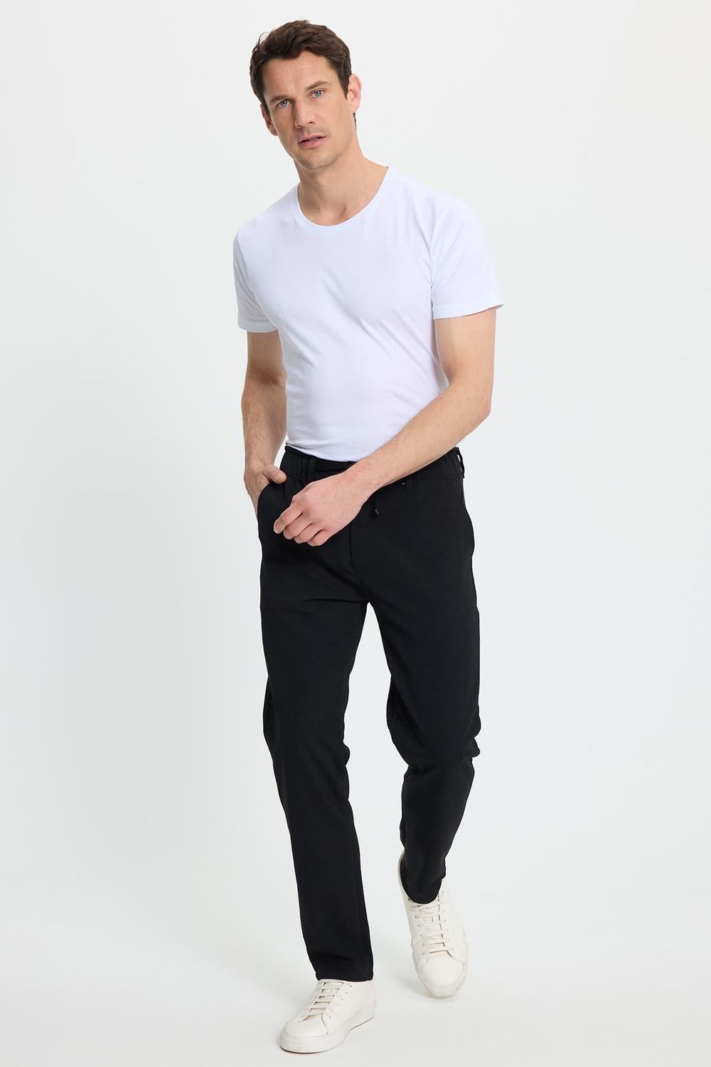 Erkek Slim Fit Dar Kesim Beli Lastikli Bağcık Detaylı Siyah Pantolon