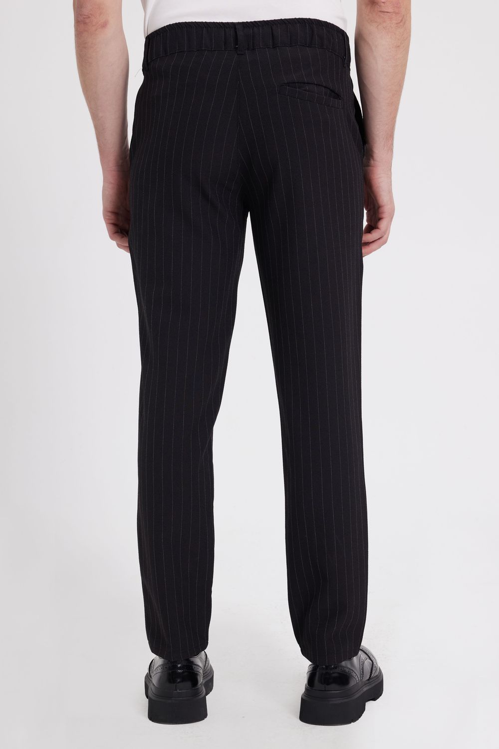 Erkek Slim Fit Dar Kesim Gofre Kumaş Beli Bağcıklı Çizgili Siyah Pantolon