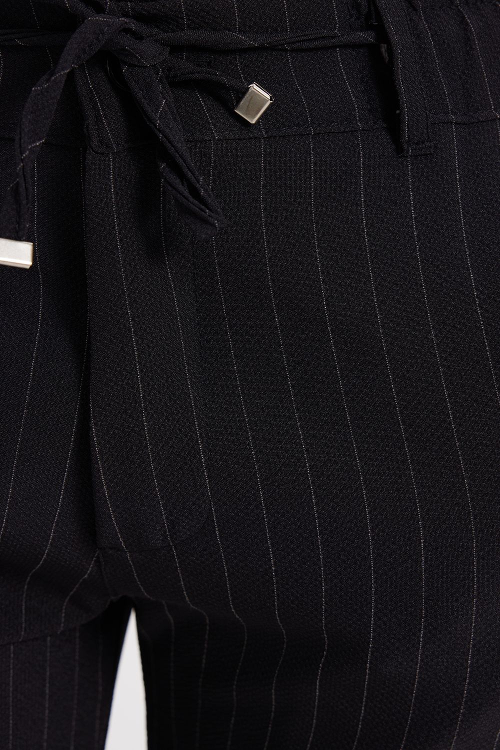 Erkek Slim Fit Dar Kesim Gofre Kumaş Beli Bağcıklı Çizgili Siyah Pantolon