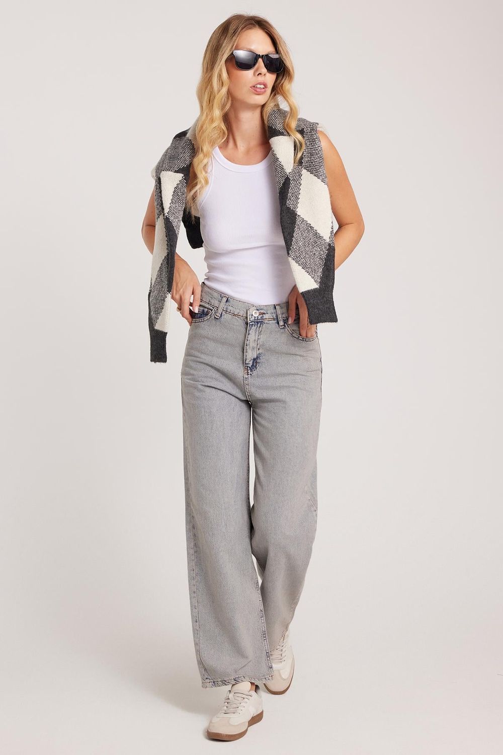 Kadın Regular Fit Klasik Kesim Pamuklu Bol Paça Koyu Açık Gri Jean Pantolon