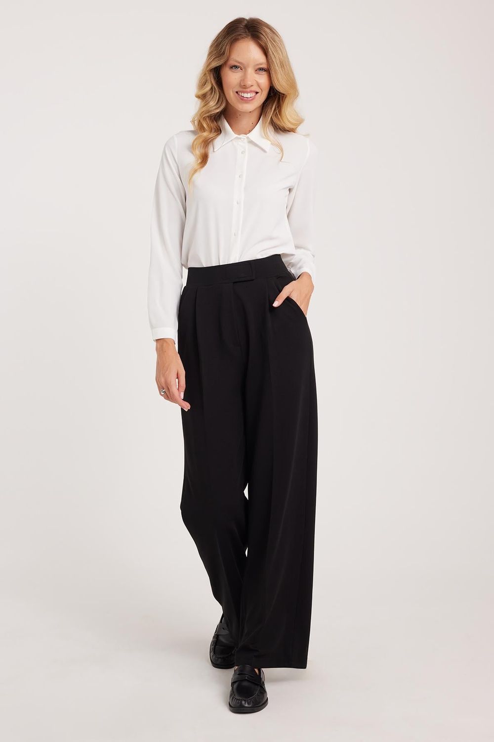 Kadın Regular Fit Klasik Kesim Cırt Kapamalı Geniş Paça Siyah Pantolon