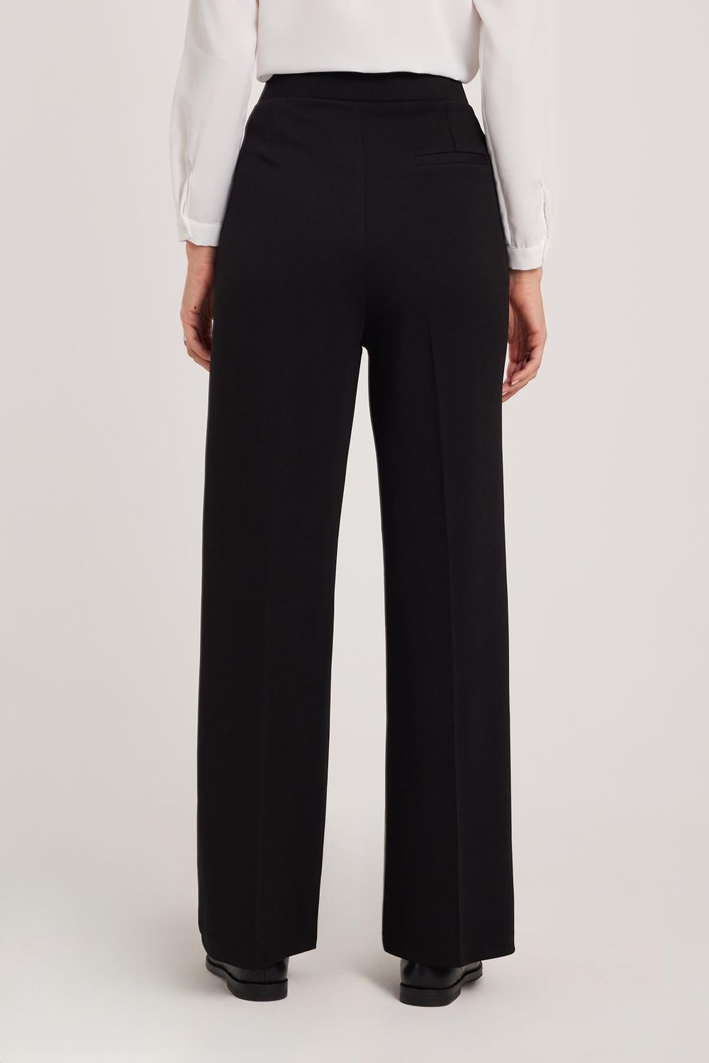 Kadın Regular Fit Klasik Kesim Cırt Kapamalı Geniş Paça Siyah Pantolon
