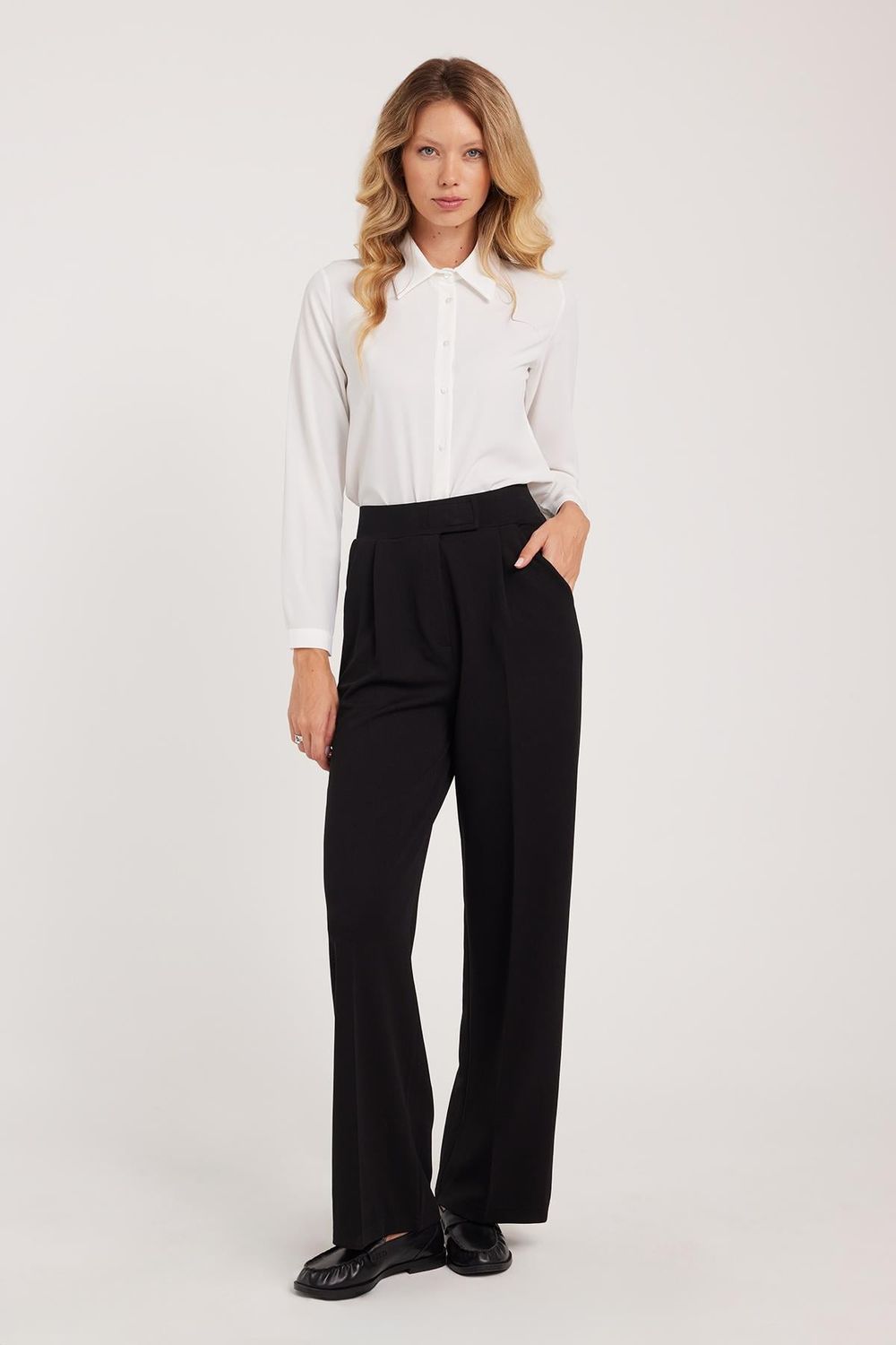 Kadın Regular Fit Klasik Kesim Cırt Kapamalı Geniş Paça Siyah Pantolon