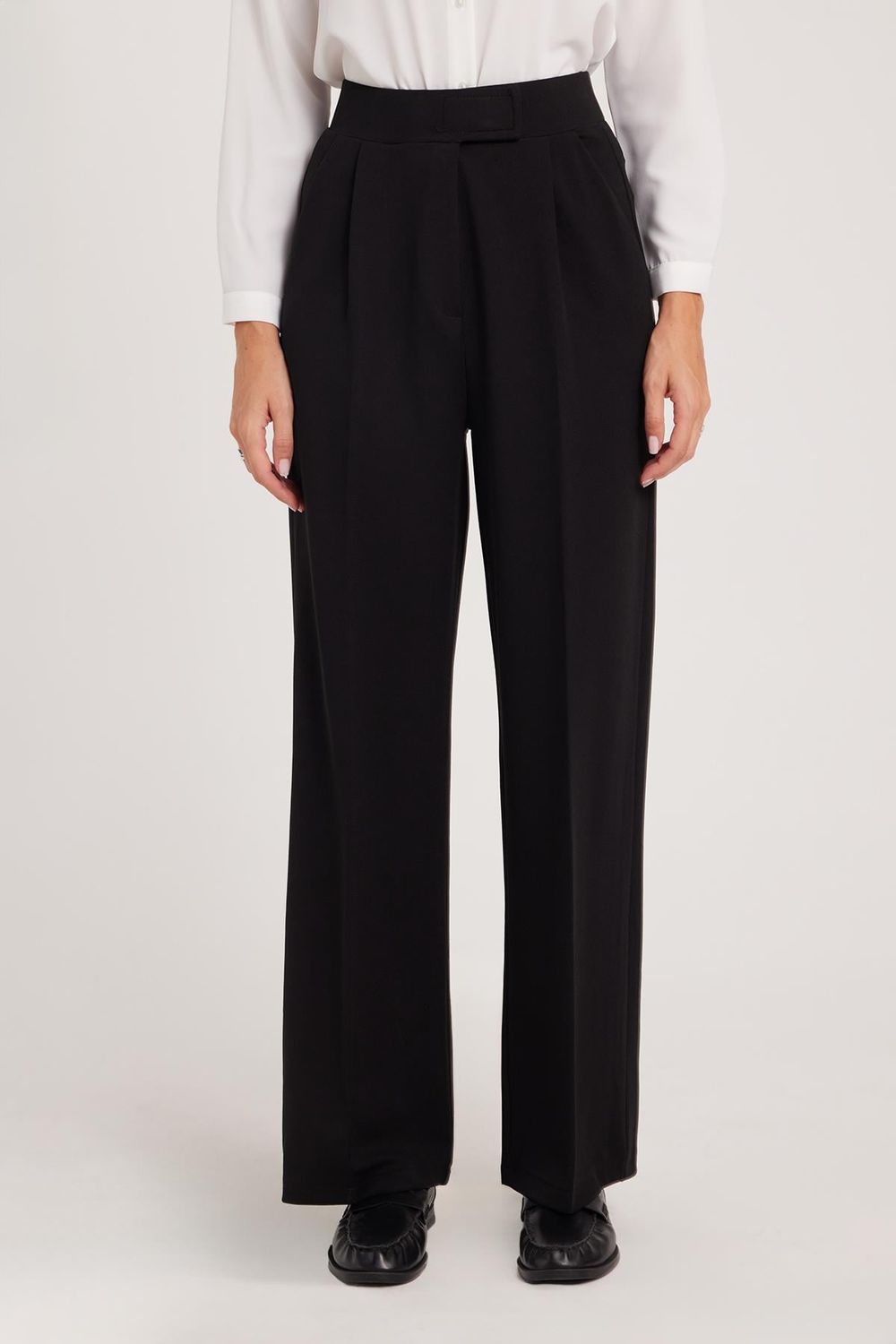 Kadın Regular Fit Klasik Kesim Cırt Kapamalı Geniş Paça Siyah Pantolon