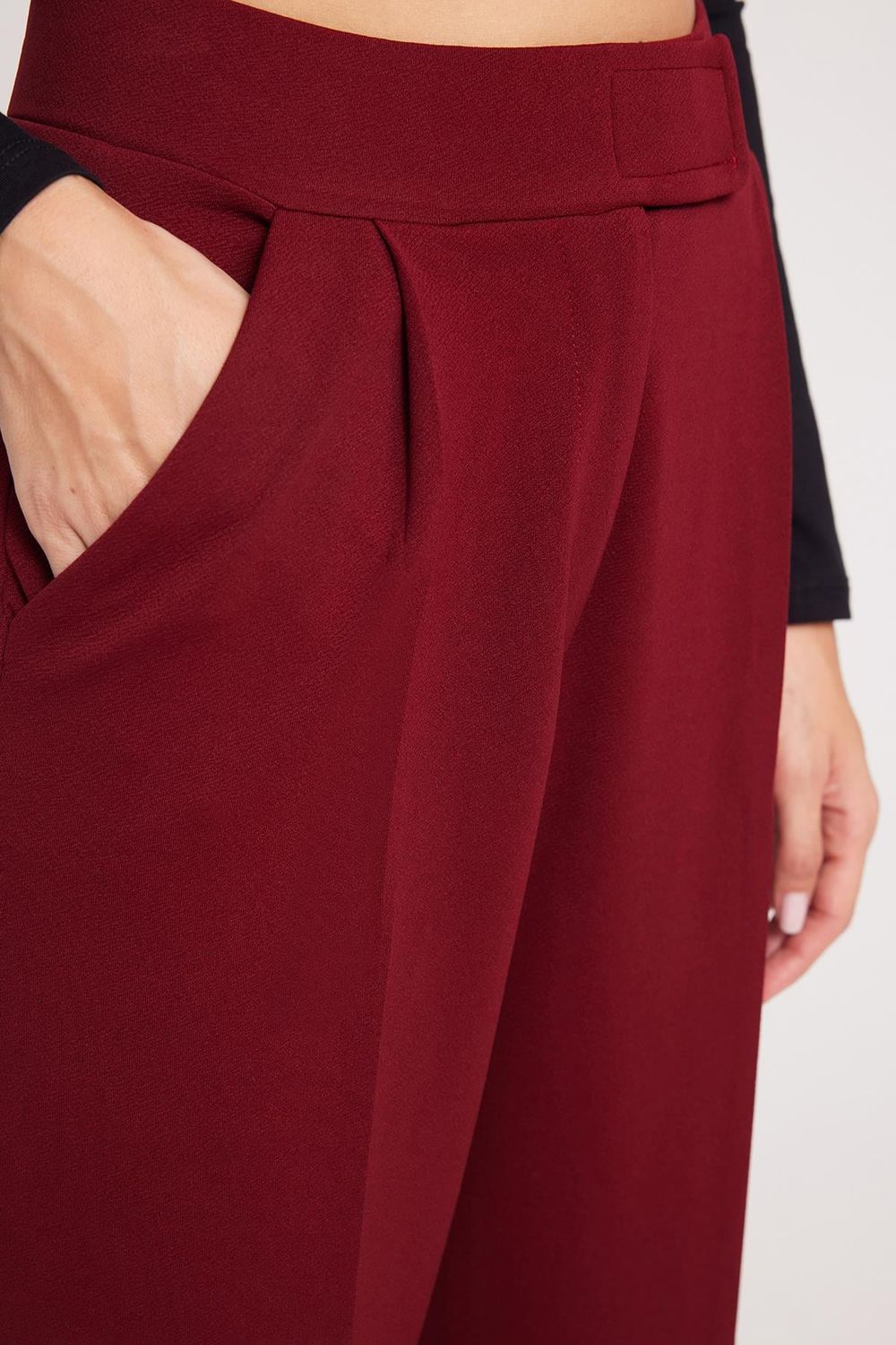 Kadın Regular Fit Klasik Kesim Cırt Kapamalı Geniş Paça Bordo Pantolon
