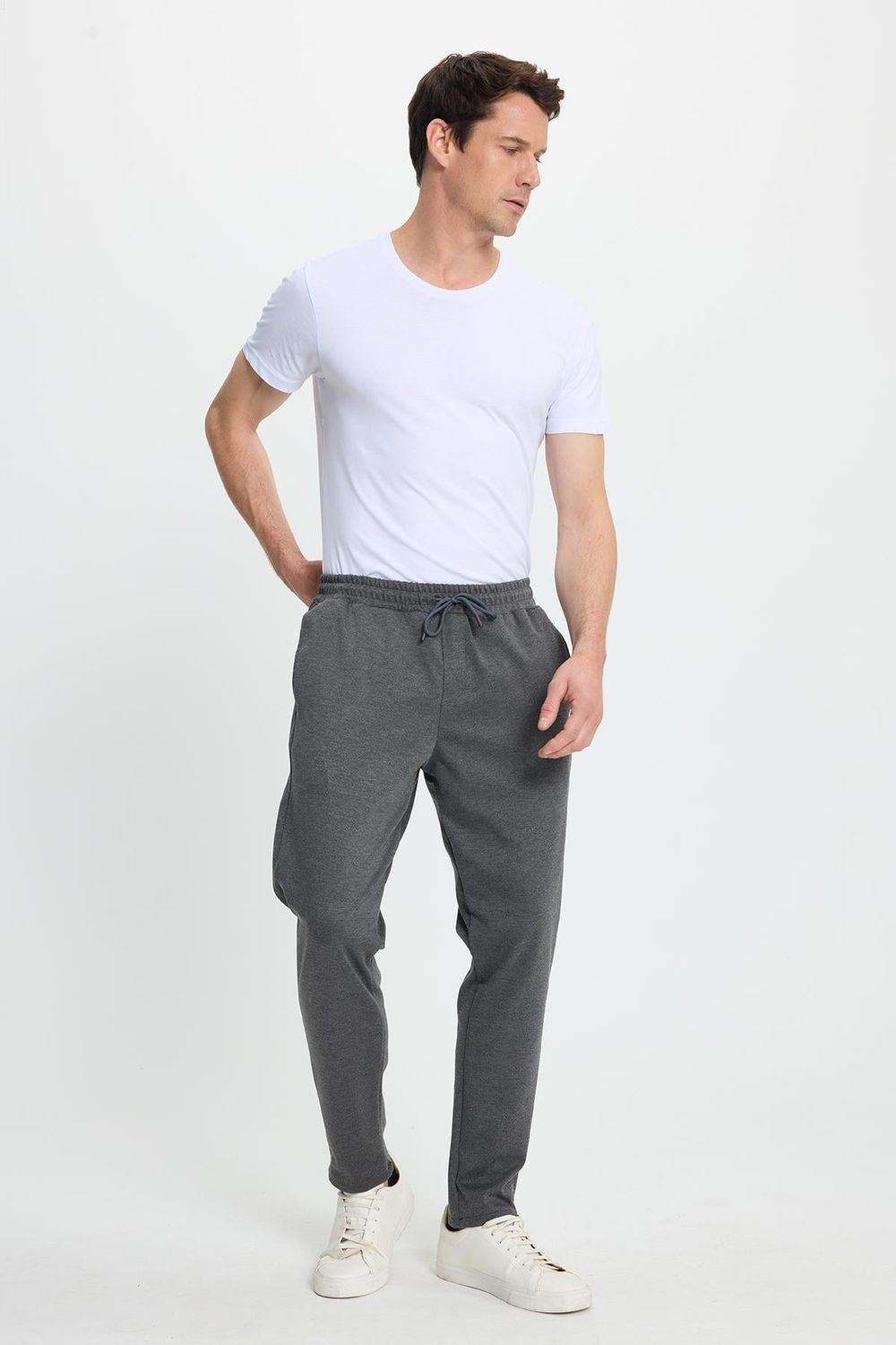 Erkek Regular Fit Klasik Kesim Beli Lastikli Bağcıklı Koyu Gri Jogger Pantolon