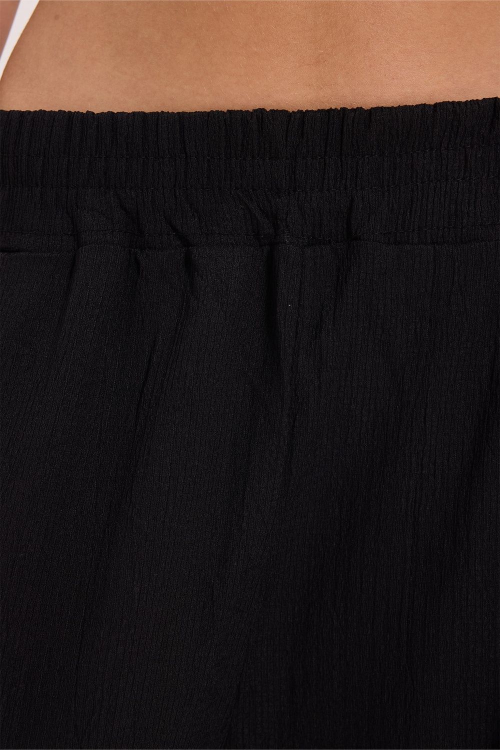 Kadın Regular Fit Klasik Kesim Pamuklu Beli Bağcıklı Desenli Çift Cepli Siyah Pantolon