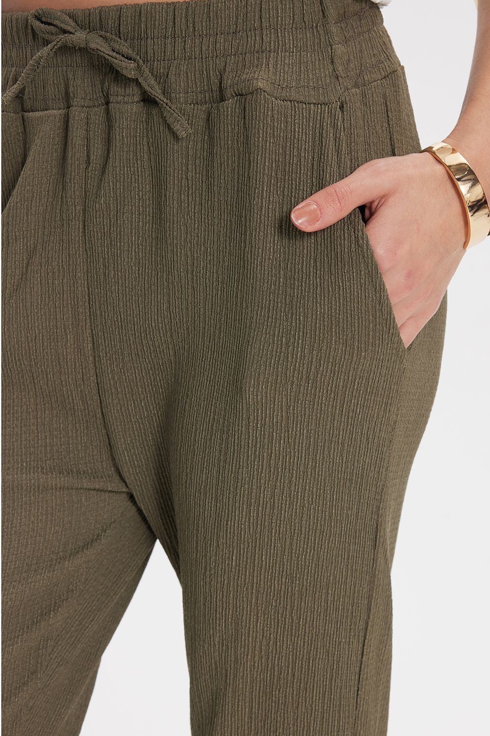 Kadın Regular Fit Klasik Kesim Pamuklu Beli Bağcıklı Desenli Çift Cepli Haki Pantolon