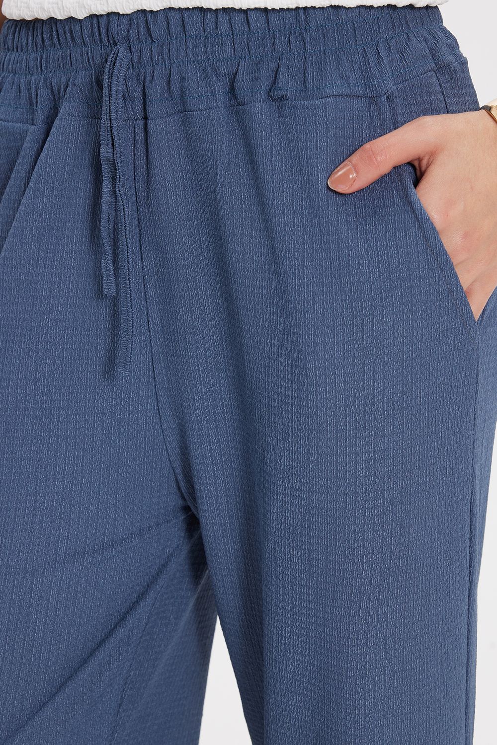 Kadın Regular Fit Klasik Kesim Pamuklu Beli Bağcıklı Desenli Çift Cepli Mavi Pantolon
