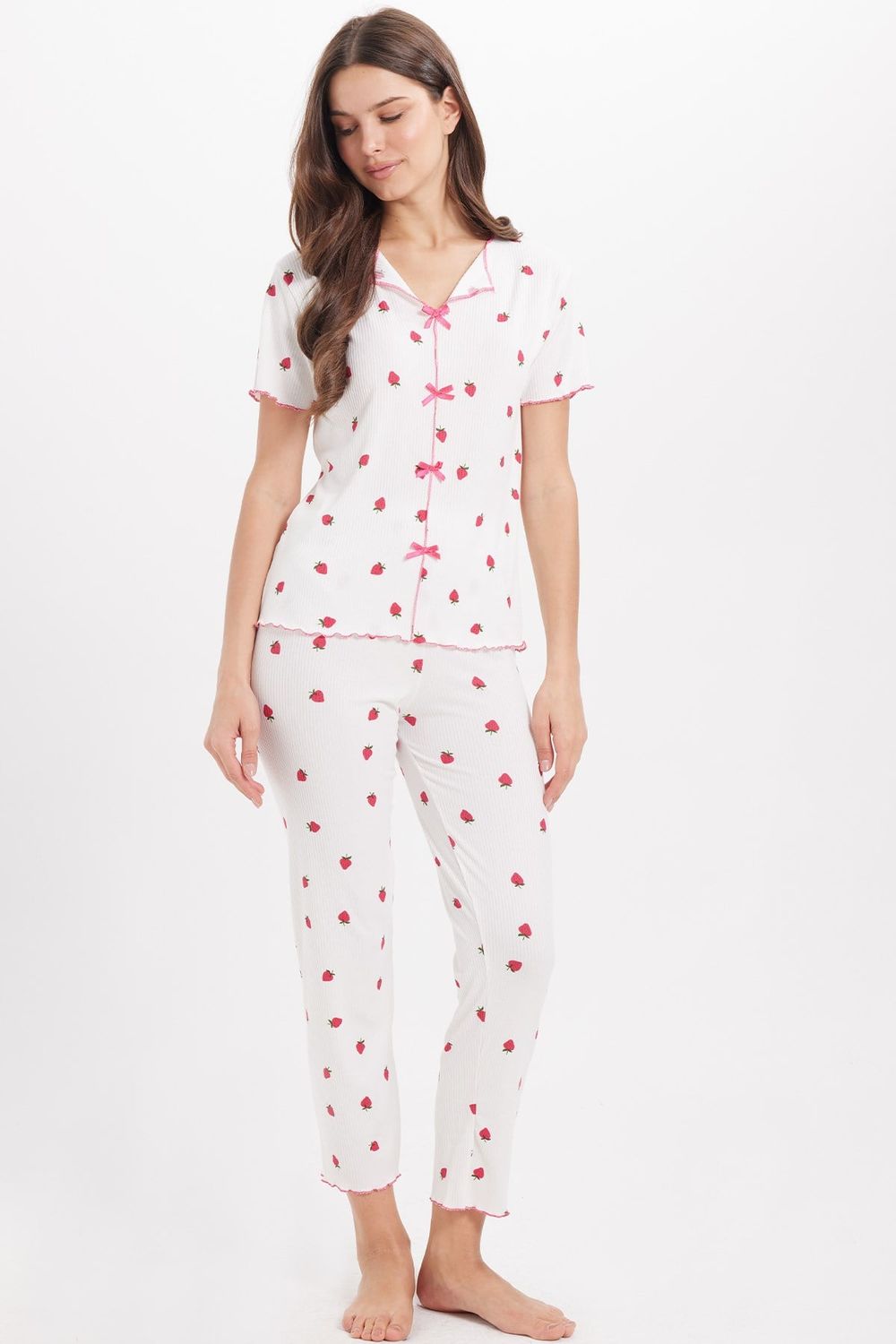 Kadın Standart Fit Normal Kesim Fitilli Görünüm Fiyonk Detaylı Kısa Kol Baskılı Ekru Pijama Takımı